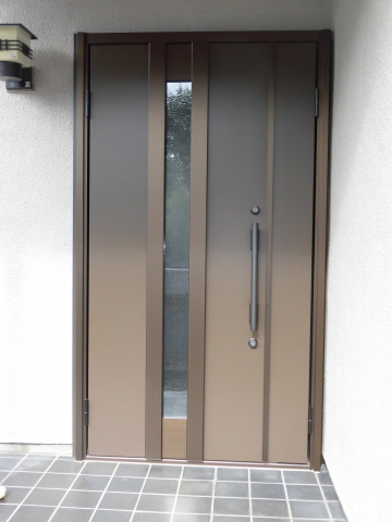 【幸手北店】木製の玄関ドアを断熱仕様で、１年中快適なアルミ玄関ドア（ヴェナート）に取り替え！